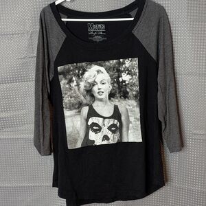 Women's Black and Gray Graphic Top